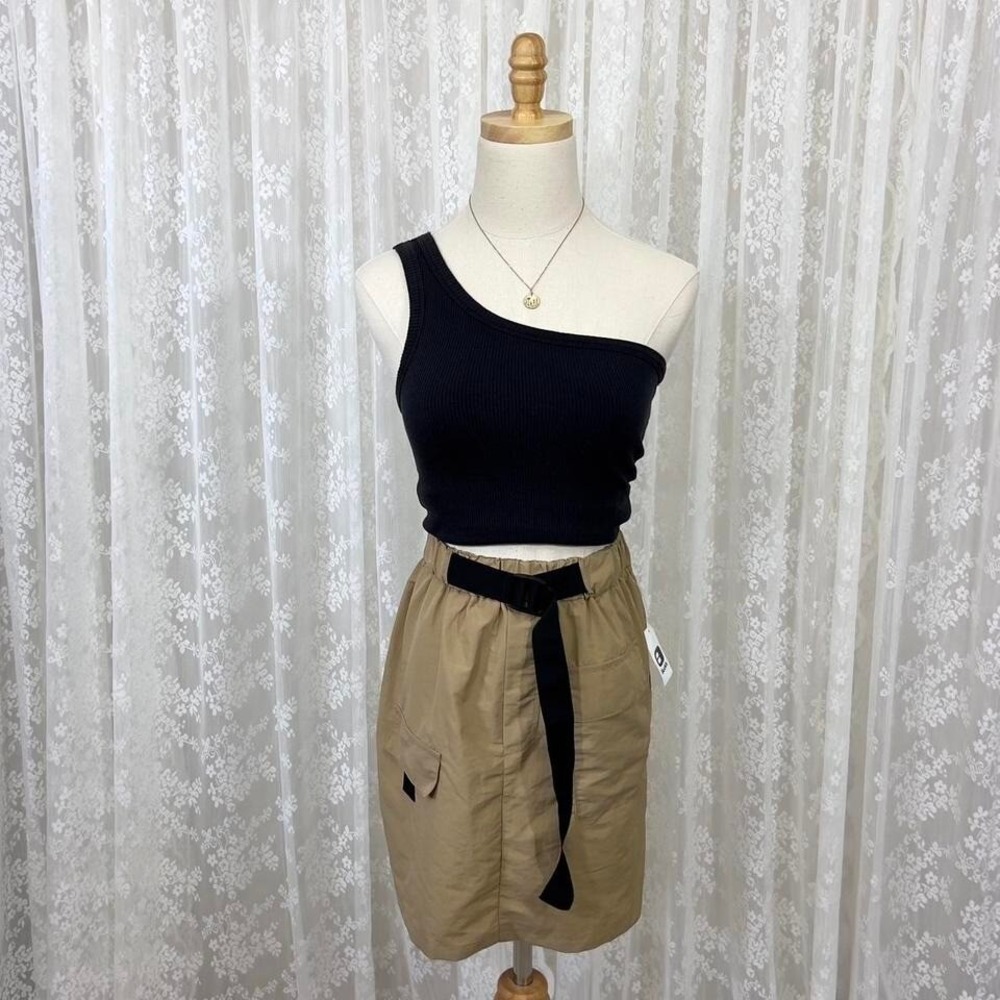 Buckle NWT Women's Cargo Skirt Size Medium Tan Adjustable Belt